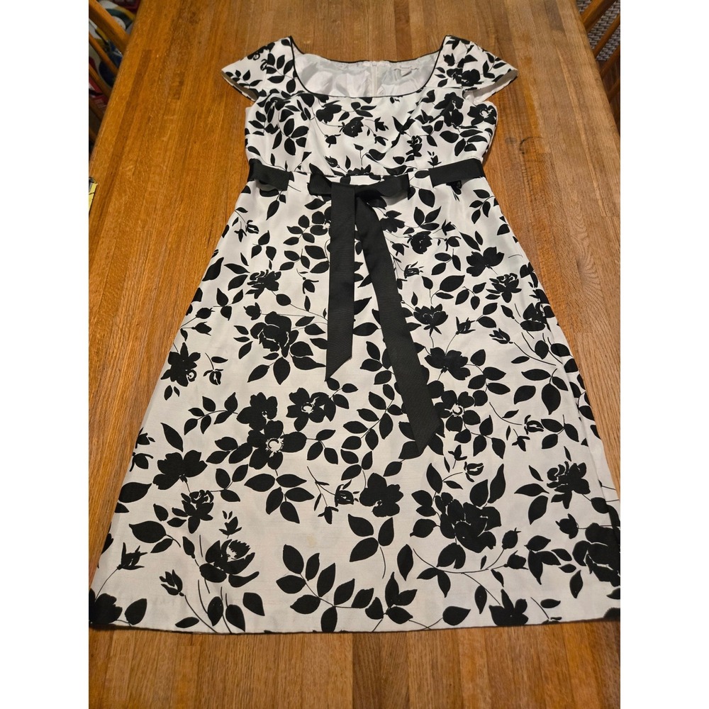 Dressbarn Women 8 Black White Floral Cap Sleeve Fit Flare Ribbon Belt Dress